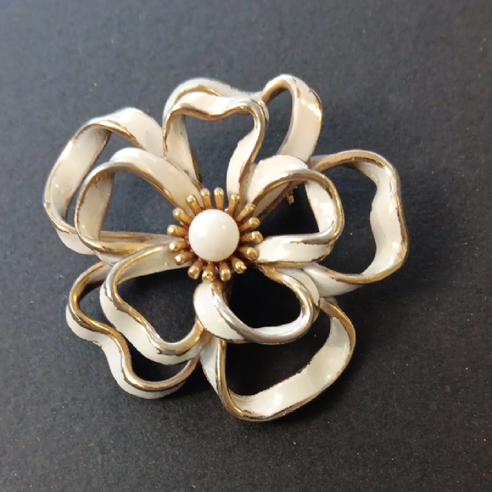 VTG Crown Trifari Stylized Ribbon Flower Brooch 1955 To 1969
